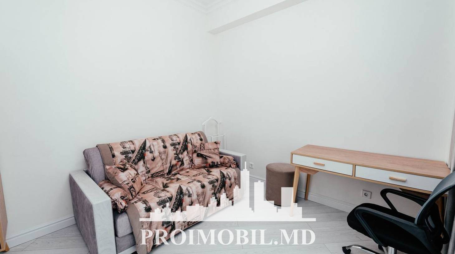 https://images.proimobil.md/oAeS3IjfJLk4cWU36ng-j_ZARFZBQw2Bo0N7EKi9qAk/watermark:0.75:so:0:30:0.39/resize:fill:1460:816:1/gravity:ce/bG9jYWw6Ly8vZXN0YXRlL2xyLzFkYzIwYTA5LWZkMjEtNDU3ZS1iMWE1LTFlZGExNWUxMDA1YS5qcGVn