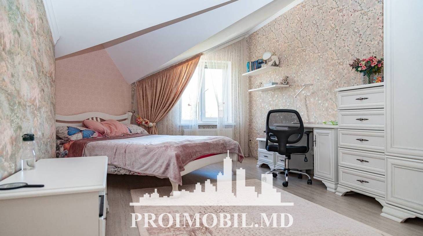 https://images.proimobil.md/oCnB7ZSinQPV0_0ALeU0fkF1B18cs7iuSq1KIMl5jM4/watermark:0.75:so:0:30:0.39/resize:fill:1460:816:1/gravity:ce/bG9jYWw6Ly8vZXN0YXRlL2xyLzBlOGQ2NTc0LTI0ZWItNGJkYi1hOTRhLThjZTI0NDQ0ZTY4ZC5qcGVn