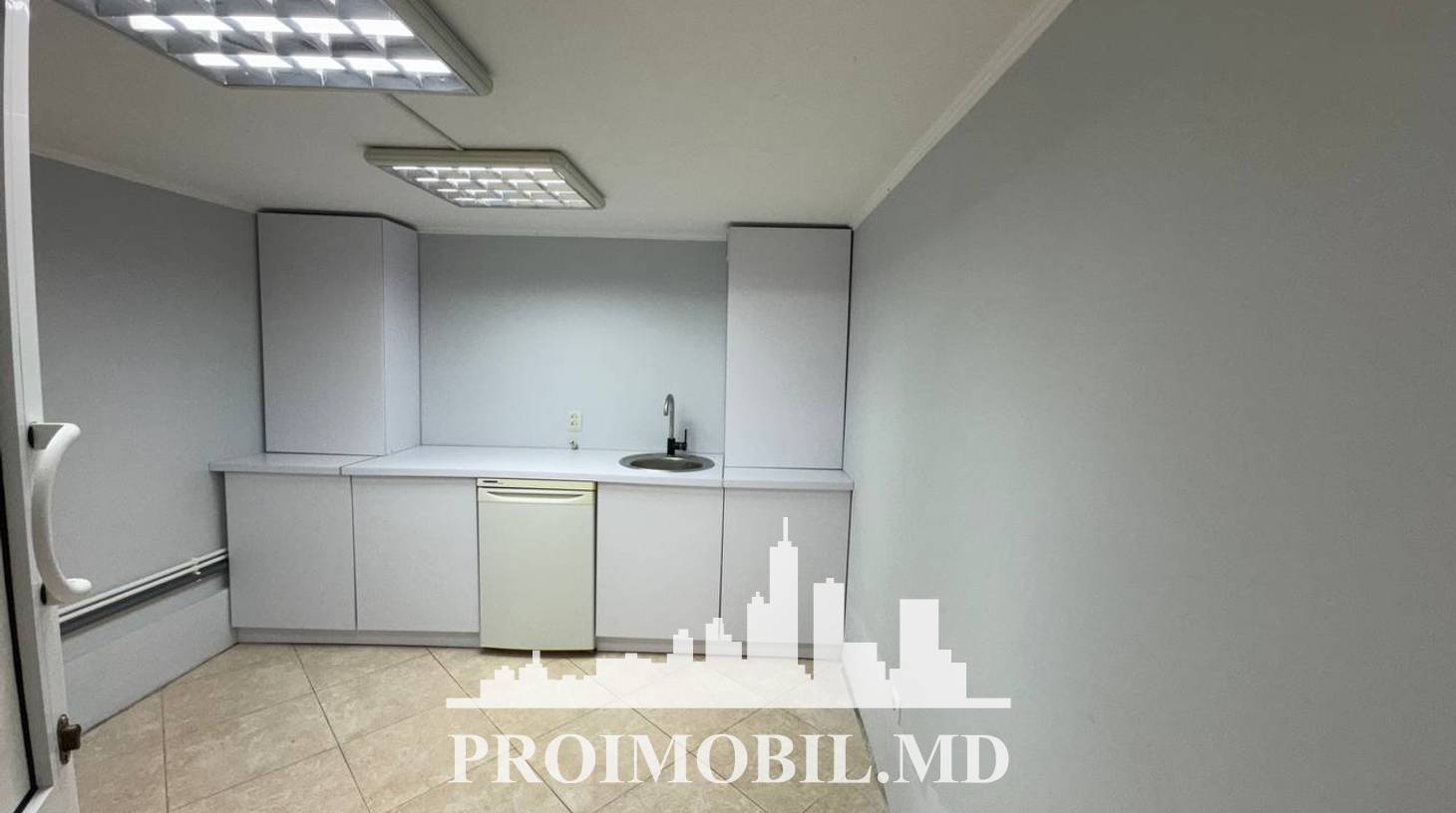 https://images.proimobil.md/oGPva7EJyU7vDYbbxtr_5ebPXMOGrmrnz0rS6t9JBHg/watermark:0.75:so:0:30:0.39/resize:fill:1460:816:1/gravity:ce/bG9jYWw6Ly8vZXN0YXRlL2xyLzMyNDRlNzI1LTNjNTYtNDU1ZC04ZTI4LWQ2ZjFjYmQzMmEyMS5qcGVn