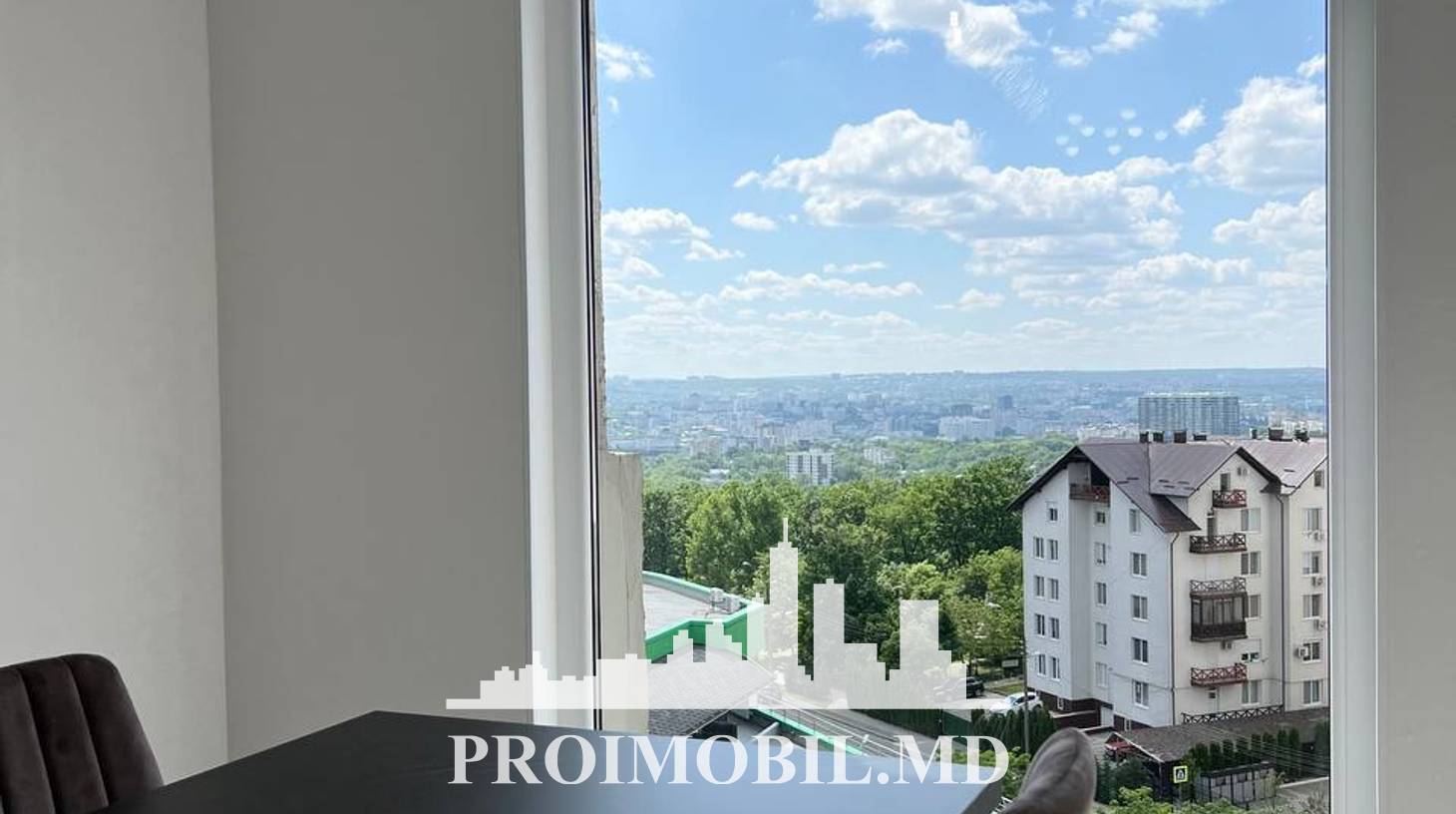 https://images.proimobil.md/oH-BemZj_nmGz9aFIgg6x76YUjwBlfuOFlHw3qn9xnw/watermark:0.75:so:0:30:0.39/resize:fill:1460:816:1/gravity:ce/bG9jYWw6Ly8vZXN0YXRlL2xyL2M1YjM1YTNmLWFmOGEtNGNlNC1iZDU3LWQ4ZjI3MzcyNjQyMi5qcGVn
