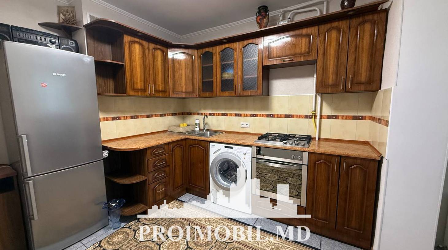 https://images.proimobil.md/oLQqQWEHgk8RJ-Z_zAsICM9bbw1bpif0eyOjGOUO2XM/watermark:0.75:so:0:30:0.39/resize:fill:1460:816:1/gravity:ce/bG9jYWw6Ly8vZXN0YXRlL2xyLzAzZjczZjk1LWY2YWItNDQ2NC1hOWY0LTM3Y2Q2MTM3Y2U5NS5qcGVn