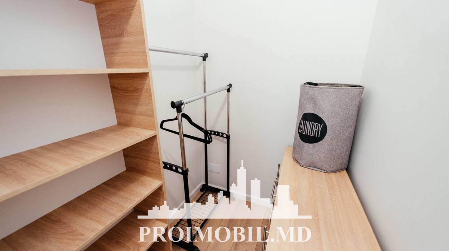 https://images.proimobil.md/oM2l2OB9JJrmO31hSXfDsvXaBRYDf0nLsOgjggTF09E/watermark:0.75:so:0:30:0.39/resize:fill:1460:816:1/gravity:ce/bG9jYWw6Ly8vZXN0YXRlL2xyLzdjYmY2OWVjLTQ3MzYtNDBkOC04ZDAzLTUzZTIzOWQwOGI5MC5qcGVn