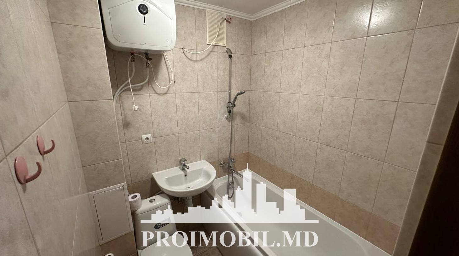 https://images.proimobil.md/oMzWiZ1BnsEecPaZTiy09Tusc5u_KeaMxUIhxwz4OiE/watermark:0.75:so:0:30:0.39/resize:fill:1460:816:1/gravity:ce/bG9jYWw6Ly8vZXN0YXRlL2xyLzFlYjViZWI0LTRlMmMtNDNhOS05MDE4LWNjMDY5OWI3MjZmMS5qcGVn