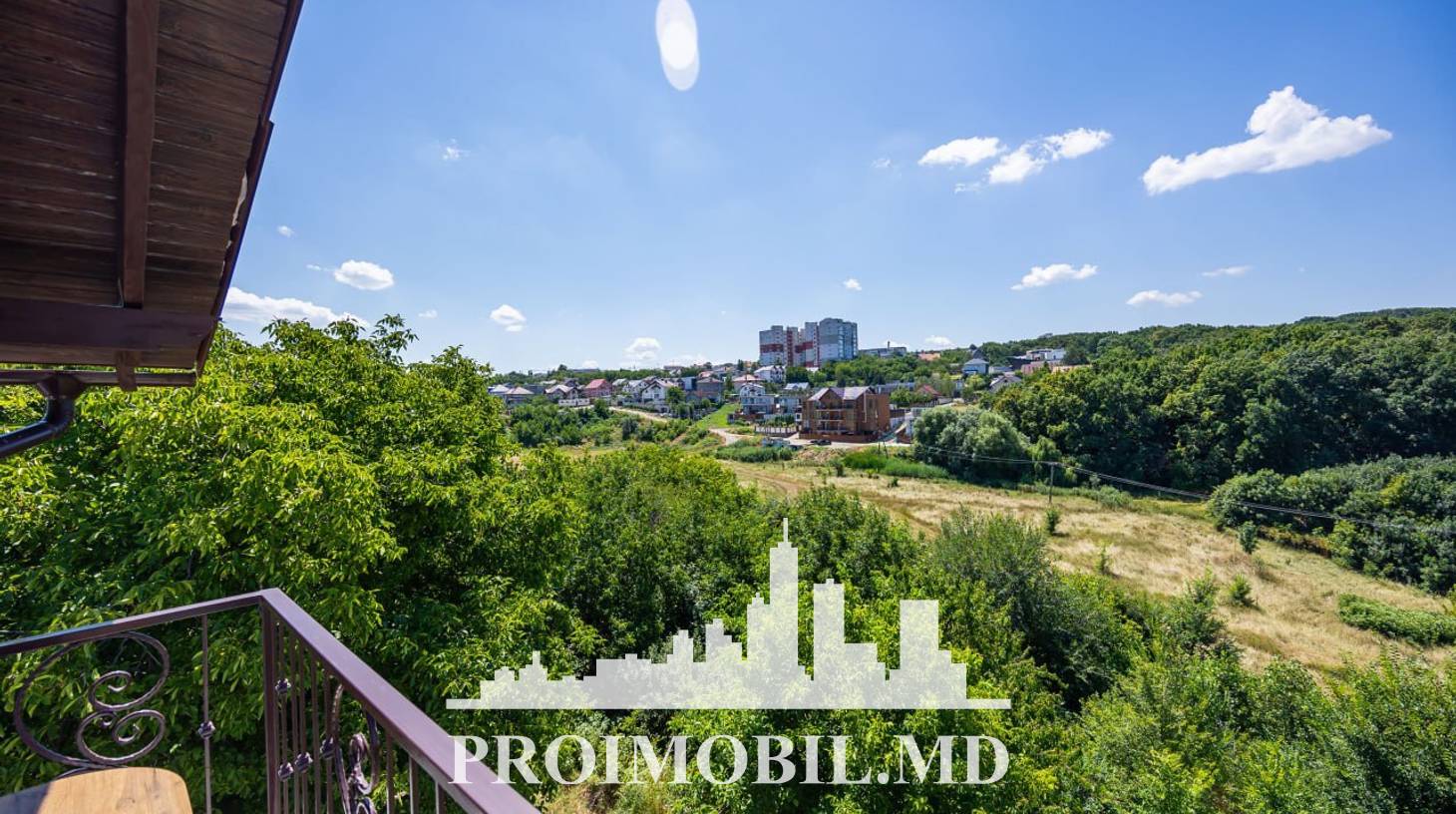 https://images.proimobil.md/oPmrV6mY8kR72ONsTLQZx7UHwhVHTfC66PMI8d3Lwdc/watermark:0.75:so:0:30:0.39/resize:fill:1460:816:1/gravity:ce/bG9jYWw6Ly8vZXN0YXRlL2xyL2U1YmY0YTE5LTgyMzMtNDMxNy1iZThhLWRlYzRlZjUwMmNiYS5qcGVn
