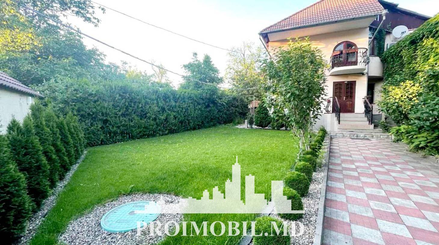 https://images.proimobil.md/oRimM0WbQVZSTMCekA3zH4VETk6zKPvVsI_wLo2RLmc/watermark:0.75:so:0:30:0.39/resize:fill:1460:816:1/gravity:ce/bG9jYWw6Ly8vZXN0YXRlL2xyL2Q0OWY1YzIzLTRmYmYtNGY2ZS1iOGQyLTZmZTZjZjI5OTBlNS5qcGVn