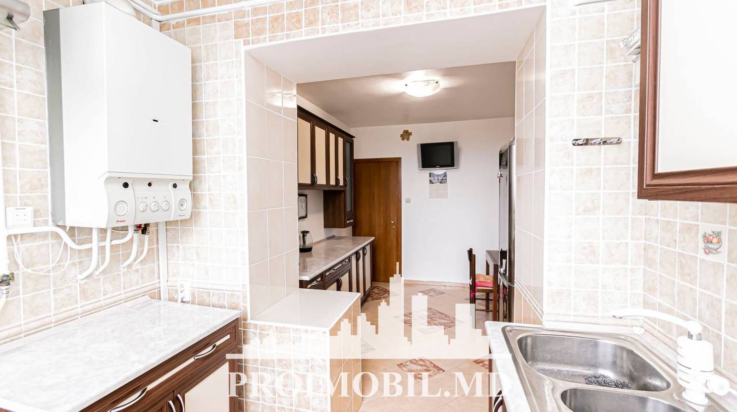 https://images.proimobil.md/oSXZ30Ff8UAT_ZCGBnFCPuXyN5nPeNYssvppbV29OTc/watermark:0.75:so:0:30:0.39/resize:fill:1460:816:1/gravity:ce/bG9jYWw6Ly8vZXN0YXRlL2xyLzBmZjE2MjQ1LWU0MjQtNDU0Ny05NzFiLTFiODUwYzllNTk5ZC5qcGVn