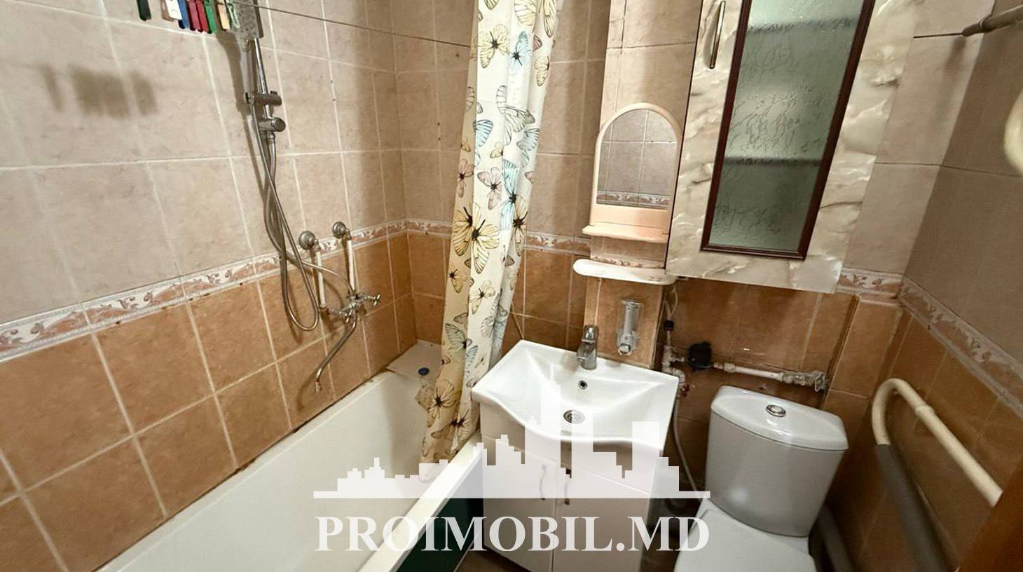 https://images.proimobil.md/oTEAxx7M6HFxIrQnHwZ3iUSFNZKR96zDJL89ze6jkcA/watermark:0.75:so:0:30:0.39/resize:fill:1460:816:1/gravity:ce/bG9jYWw6Ly8vZXN0YXRlL2xyLzE3NjU2MzlhLTllZGUtNGRmMC1iMmMxLTIzYTRiYjE5YjQzMS5qcGVn