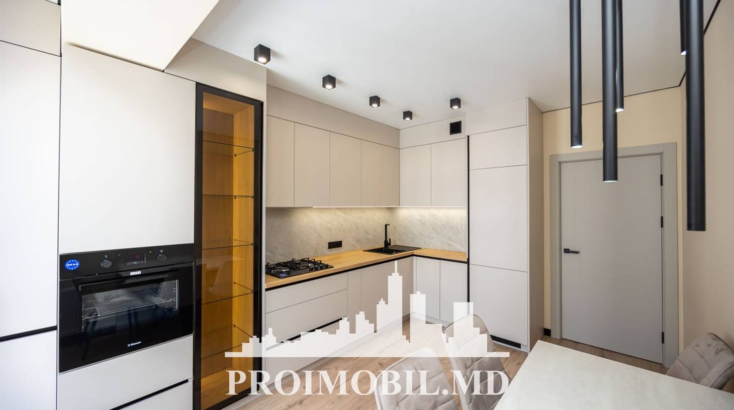 https://images.proimobil.md/oUObXUmIU8zsjuLPPi1vbAlaeDjen9RMKaRri7N5_AM/watermark:0.75:so:0:30:0.39/resize:fill:1460:816:1/gravity:ce/bG9jYWw6Ly8vZXN0YXRlL2xyL2Y3NGU3ZmRjLTM3YTktNDhiMS04NjY0LTEwMGI3MDgwYTUyNy5qcGVn