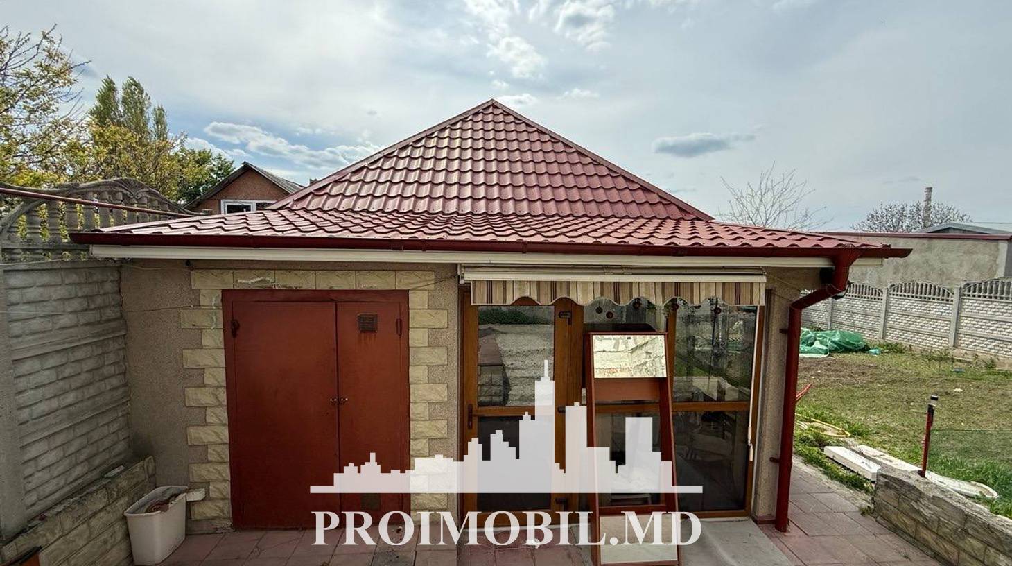 https://images.proimobil.md/oZPv6NLe8z4Uijx4t4og_2P1GZQVgaa2U4QcMYjKj18/watermark:0.75:so:0:30:0.39/resize:fill:1460:816:1/gravity:ce/bG9jYWw6Ly8vZXN0YXRlL2xyL2UwMWFlNjZjLWJlMjAtNDFmMS1hYTI4LWRmZDEyZDRmMzliNS5qcGVn