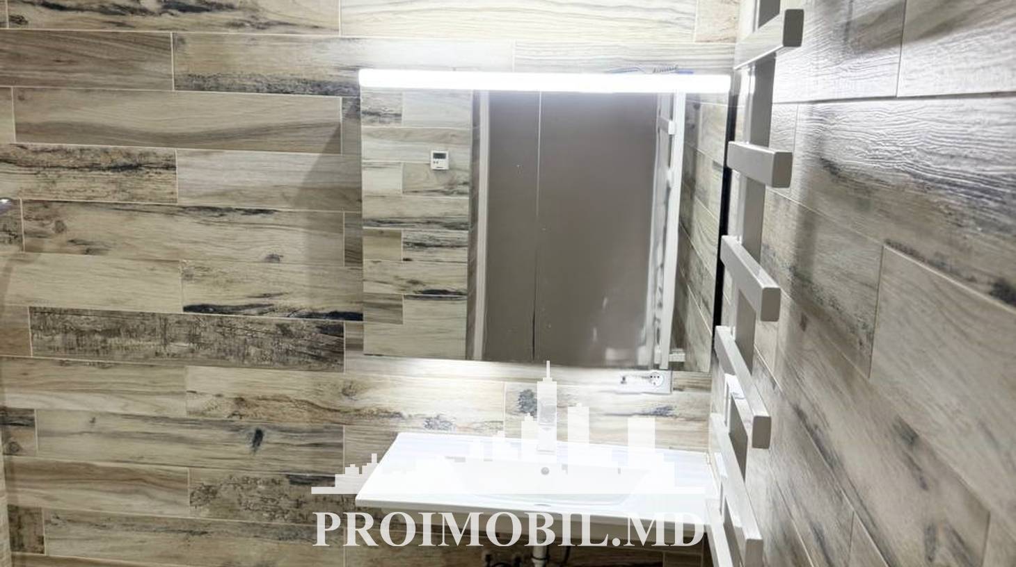 https://images.proimobil.md/oeMAHNI9ynkX8FY6huqzsiKh-GtaZ_SBDHwN2hGBLaY/watermark:0.75:so:0:30:0.39/resize:fill:1460:816:1/gravity:ce/bG9jYWw6Ly8vZXN0YXRlL2xyL2E4OWZiZDEyLThhY2MtNGU4NC05NWNkLWQwOWQwMDFkOGI2Zi5qcGVn