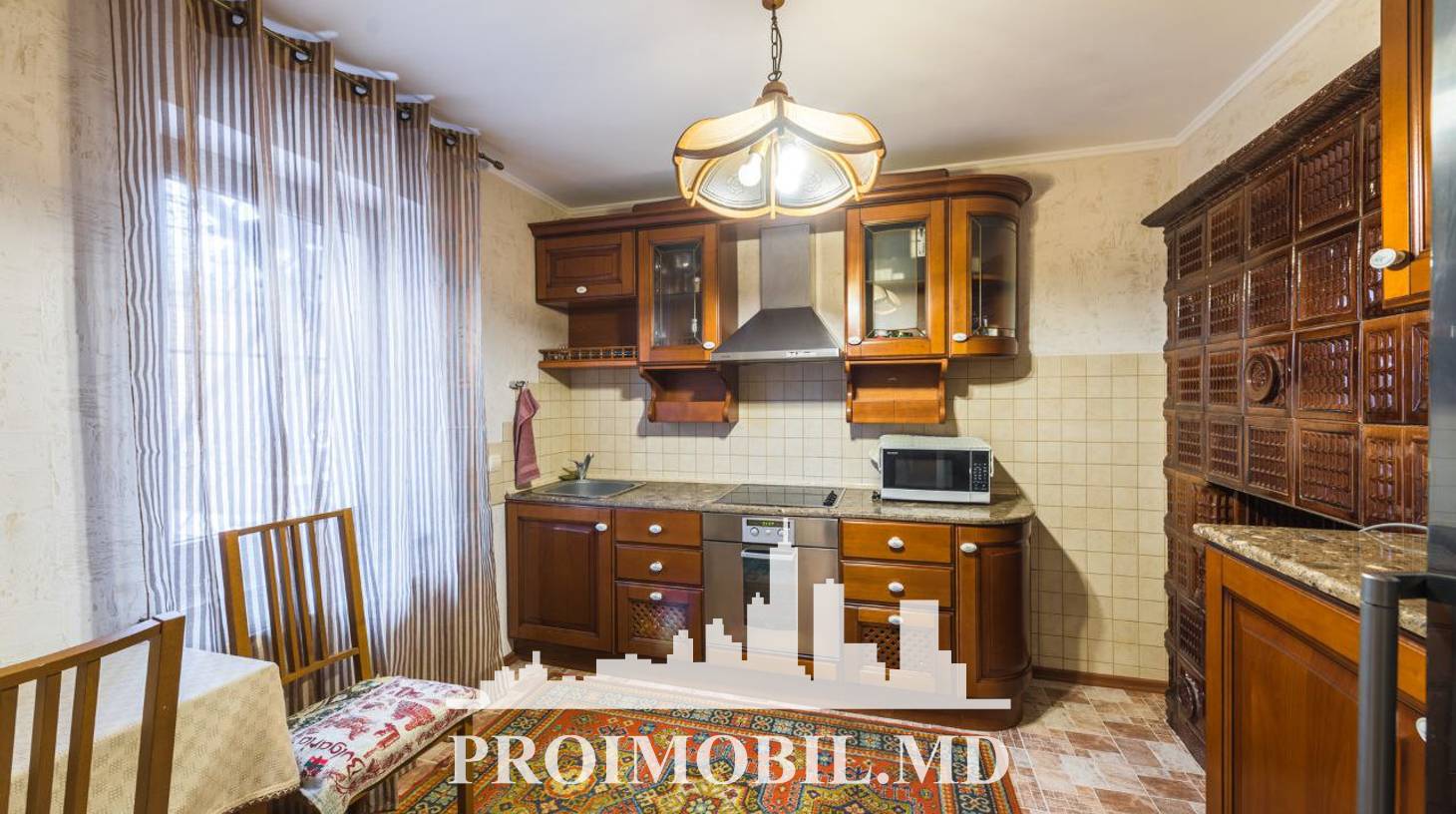 https://images.proimobil.md/og4B4l9MgAMFVILgwykQhFHaw19RTZ2heb66qnNBp-s/watermark:0.75:so:0:30:0.39/resize:fill:1460:816:1/gravity:ce/bG9jYWw6Ly8vZXN0YXRlL2xyL2JjNTJlZTMwLTYyMjctNGVmOS1iNDUzLTVkODRlMDVjZDZmMC5qcGVn