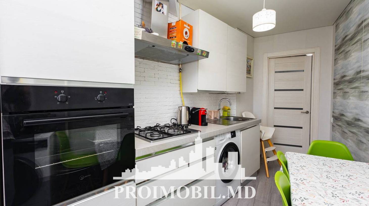 https://images.proimobil.md/onHSz8_7udZ2toRTwKMZYXIKh95u6Iw2fEkIYMr_9KI/watermark:0.75:so:0:30:0.39/resize:fill:1460:816:1/gravity:ce/bG9jYWw6Ly8vZXN0YXRlL2xyLzgwNDEwZjYzLWRlYjItNDdkYi04YWMwLTE5YjE1YWQ4Y2MyNC5qcGVn
