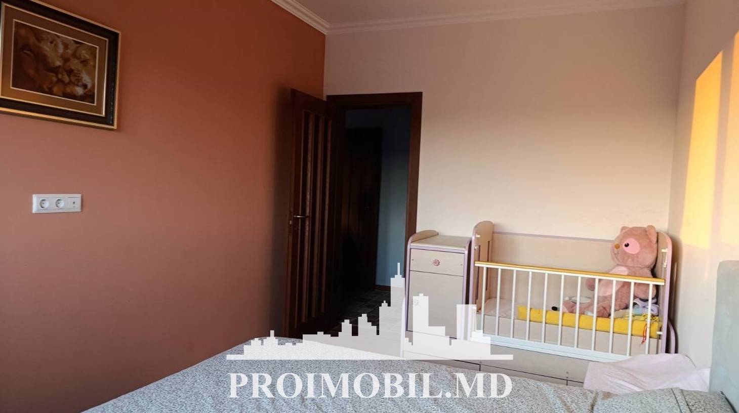 https://images.proimobil.md/onenHIKXj3KF2KPUxX1IoCpYkeEjIXiEgmTzijfRwZg/watermark:0.75:so:0:30:0.39/resize:fill:1460:816:1/gravity:ce/bG9jYWw6Ly8vZXN0YXRlL2xyL2U0NTE1ZTMyLWU4ZWEtNGNhZC04YzIyLTQ0ZDFjM2U4MDA1ZC5qcGVn
