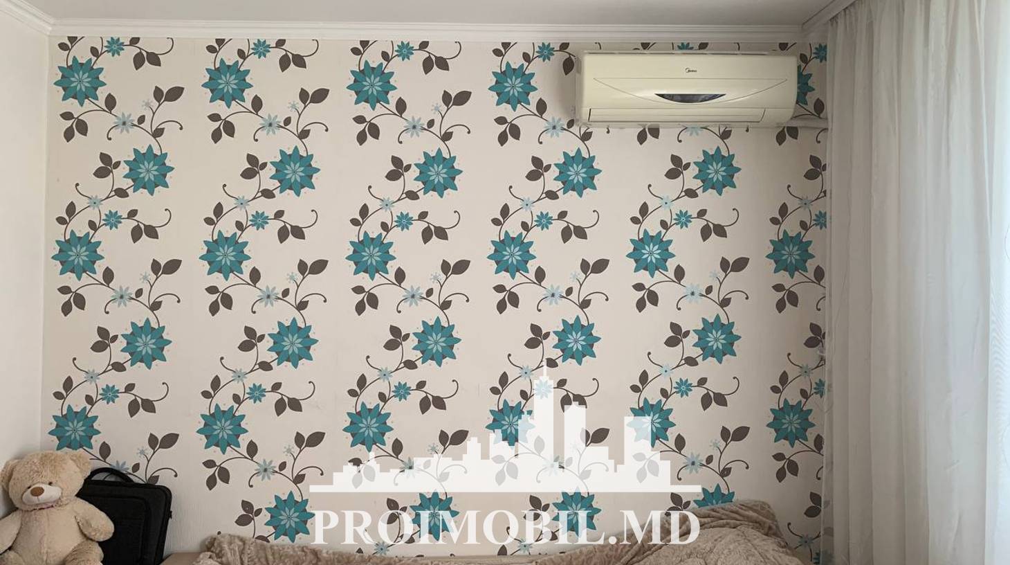 https://images.proimobil.md/ooozRNpP5YPZnAwb22jxuM3OQJwy5lUGVJj4BYCoXf4/watermark:0.75:so:0:30:0.39/resize:fill:1460:816:1/gravity:ce/bG9jYWw6Ly8vZXN0YXRlL2xyLzg0MmZkNjBmLWYyZWYtNGY0ZS04OTA5LTVhZjExMjkxYzViNS5qcGVn