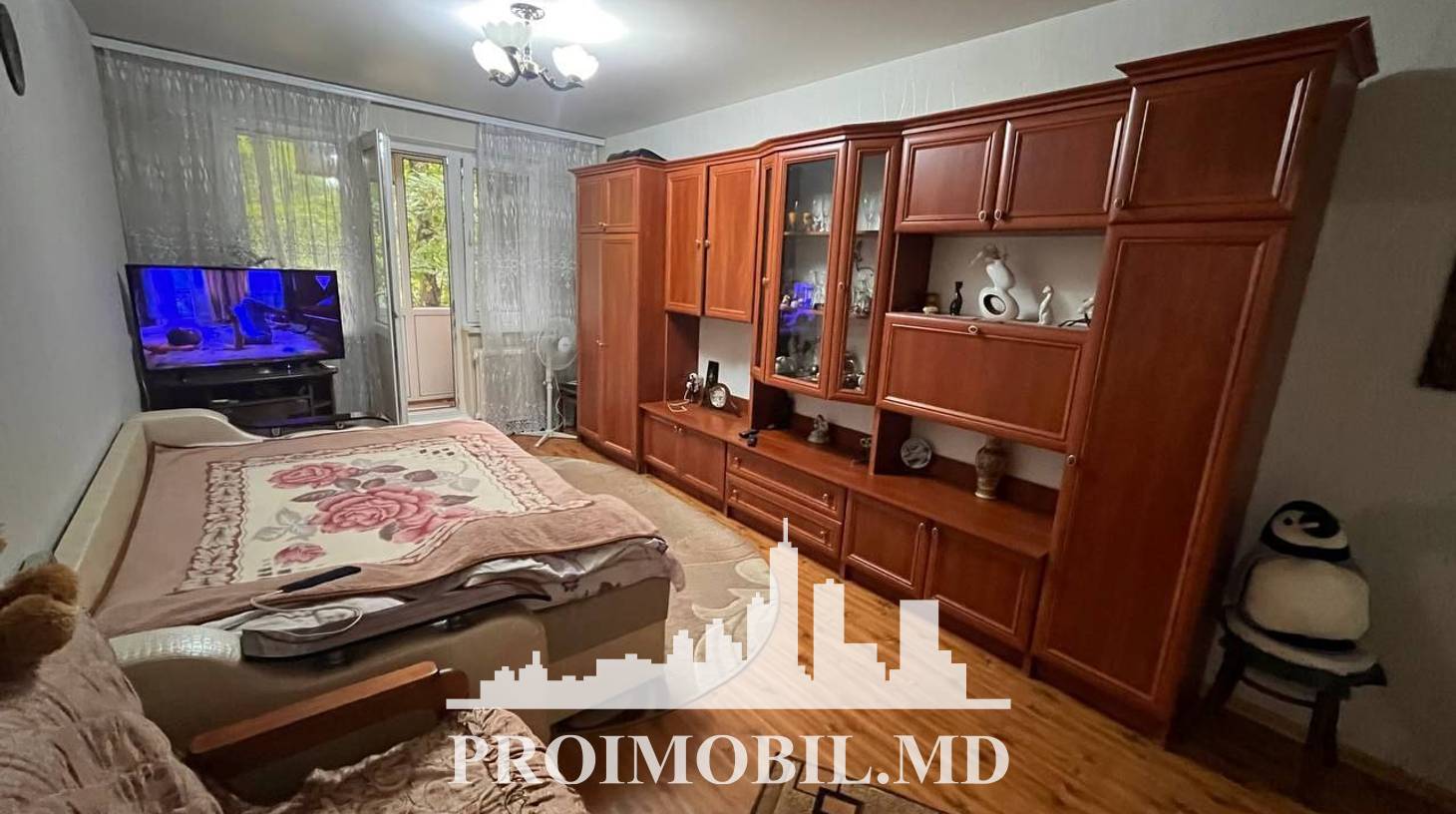 https://images.proimobil.md/oq0sHbFWJxeejo7YNi5NqN0r6u_tmK7JB4kFXYTSGdg/watermark:0.75:so:0:30:0.39/resize:fill:1460:816:1/gravity:ce/bG9jYWw6Ly8vZXN0YXRlL2xyLzFhMDc0NjBjLWJhNmYtNDc0OC1hNDEyLWY1OWI4NGZlODA0Yy5qcGVn