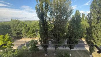 https://images.proimobil.md/oqc7NSwH32nES8nr1QoL3qlroCo0cCPnUA3-RMsZjak/resize:fill:350:198:1/gravity:ce/bG9jYWw6Ly8vZXN0YXRlL2xyLzUwNGMxYjU1LThhYjUtNDM3Yi1hMGJkLWEyNDc3ZThhMjFhMi5qcGVn