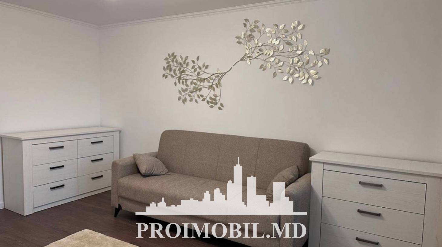 https://images.proimobil.md/oqnXBYpVQerclbpdaKVvN9ruZEcsPW0QfxBgjS4tFoI/watermark:0.75:so:0:30:0.39/resize:fill:1460:816:1/gravity:ce/bG9jYWw6Ly8vZXN0YXRlL2xyLzBiMGIyODEyLTQxNmMtNDc5Mi05NWY5LWE0OTJmNjg0NGRmNi5qcGVn
