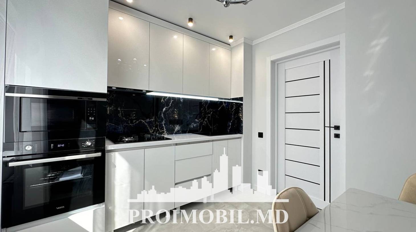 https://images.proimobil.md/orQIQt0MDIzXxVu_H94s_8nEYg-fPfWrySDQSWQOVcw/watermark:0.75:so:0:30:0.39/resize:fill:1460:816:1/gravity:ce/bG9jYWw6Ly8vZXN0YXRlL2xyL2UzOGQwNjc5LTJkYTktNDI1Ni05ODVjLTEwMmY2ZTVjZTQzNC5qcGVn