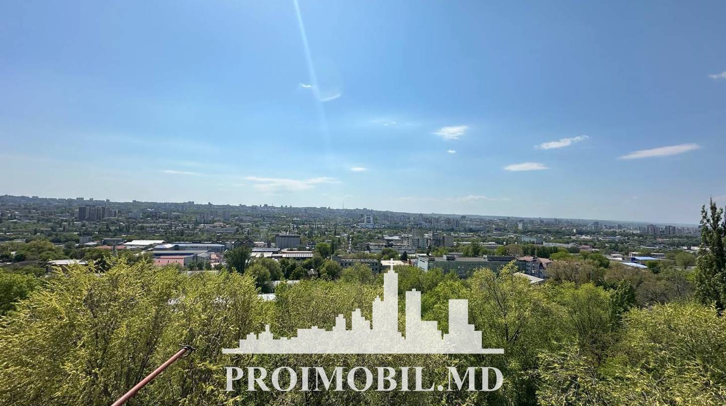 https://images.proimobil.md/otwLQzgnFAoIVkN6LhPy3qMYf7cBTBnJL_ZirT4kEW4/watermark:0.75:so:0:30:0.39/resize:fill:1460:816:1/gravity:ce/bG9jYWw6Ly8vZXN0YXRlL2xyL2MxMzUyYmE5LTgzOGQtNGY1Yi04ZGRkLTFjMmM4NzQ0ZTg4OC5qcGVn