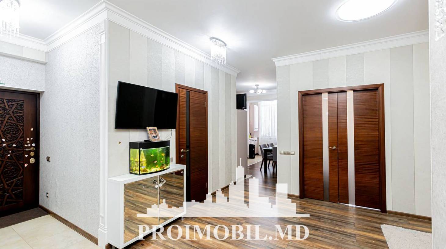 https://images.proimobil.md/ouU9RQU1Yl28ivE9yWXFnHS6KJDUvo_uwT7XvAIQou8/watermark:0.75:so:0:30:0.39/resize:fill:1460:816:1/gravity:ce/bG9jYWw6Ly8vZXN0YXRlL2xyL2QyODU2ZjNkLWNlNGYtNDkzMS1iZTZlLWIyOWZiNTQ2MTA2Ny5qcGVn