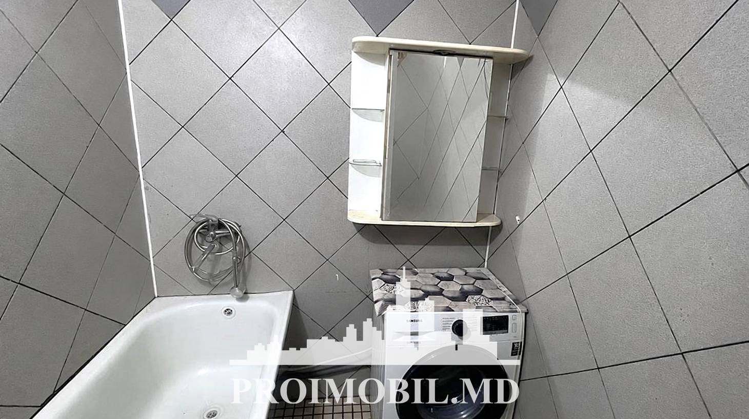 https://images.proimobil.md/ovf7xtTZdBQwI6t95KOsFkRX9BX_BSLXyhmlhkJ51jc/watermark:0.75:so:0:30:0.39/resize:fill:1460:816:1/gravity:ce/bG9jYWw6Ly8vZXN0YXRlL2xyLzk4MzE0MGM0LWE4YzctNDM2Ni05YmQ2LWUxODQ5OWU3MzdkZi5qcGVn