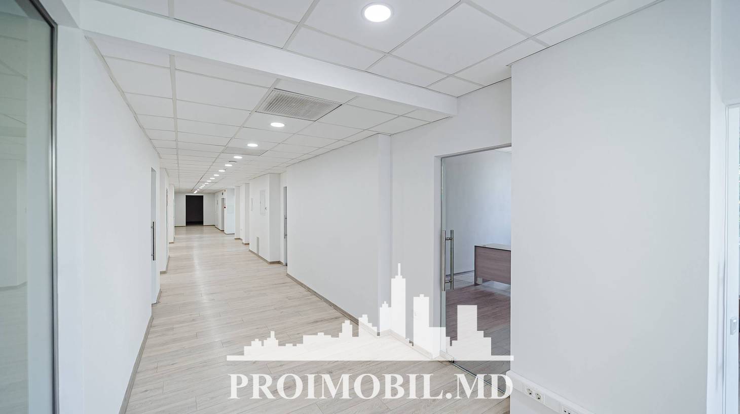 https://images.proimobil.md/ovobSs7cxbTP_i5BYesFQCiorVMno3DuBDBDnWnwem4/watermark:0.75:so:0:30:0.39/resize:fill:1460:816:1/gravity:ce/bG9jYWw6Ly8vZXN0YXRlL2xyL2UwMGViMzJkLWNkYWItNGRhZS05ZGVkLWJkZjRhMTc3YWMzZC5qcGVn