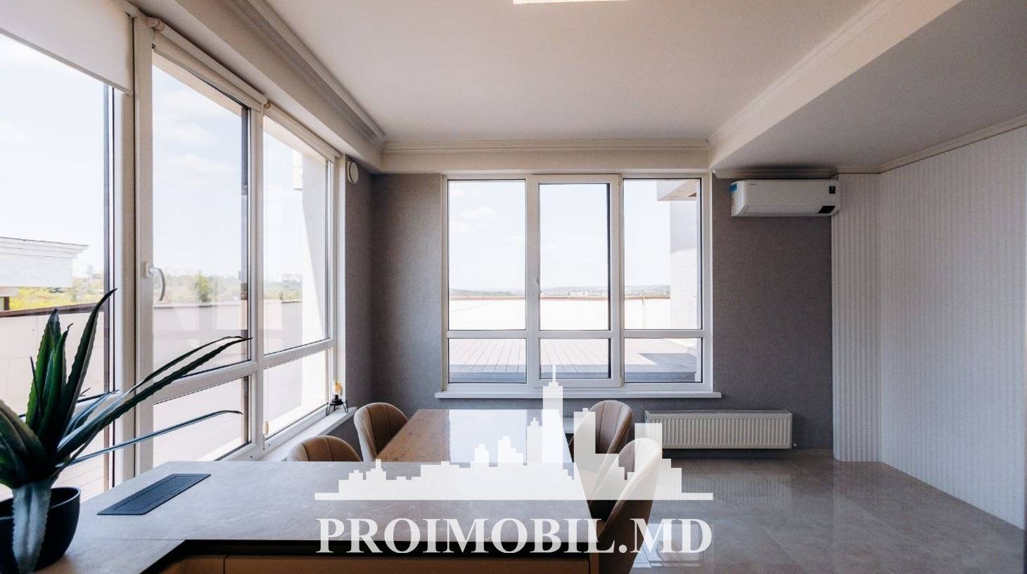 https://images.proimobil.md/p44atcgXaYzfA7X1H8EPrkgwJjgzK8193LXgE7IXNJg/watermark:0.75:so:0:30:0.39/resize:fill:1460:816:1/gravity:ce/bG9jYWw6Ly8vZXN0YXRlL2xyLzlhMDFiODhkLTkzYTUtNDUwMS1hOTc1LWZlY2NmMmViMjM2MS5qcGVn