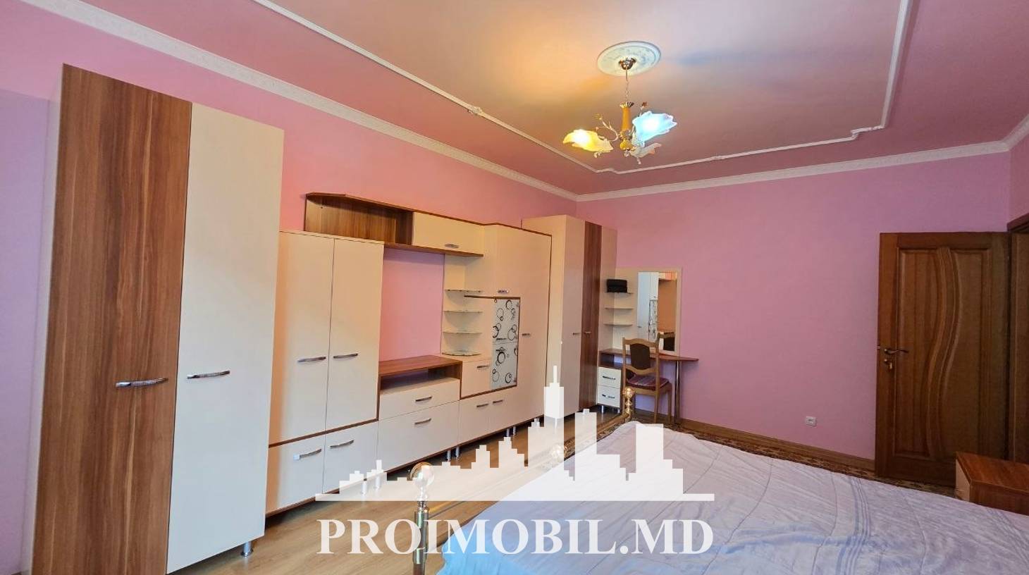 https://images.proimobil.md/p4cP2ea6KfhKoLY5n9MXR0zJ3_Y_6rMv0CY5HaksziY/watermark:0.75:so:0:30:0.39/resize:fill:1460:816:1/gravity:ce/bG9jYWw6Ly8vZXN0YXRlL2xyL2NkYzU3OTE3LWU2OWQtNDM5MC1hZmI5LWQ5OGFjOTJhNjUwYS5qcGVn