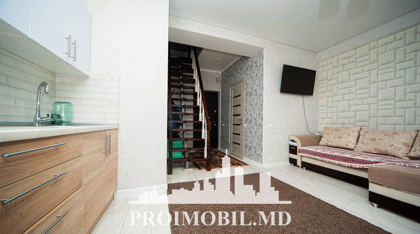 https://images.proimobil.md/p5ZvnxXzvdh8koh1LEbtBXL-5OtQ7GGUuN56wEaVhpI/watermark:0.75:so:0:30:0.39/resize:fill:1460:816:1/gravity:ce/bG9jYWw6Ly8vZXN0YXRlL2xyLzUxYTI0YjBiLTUwMDMtNDM4MS1iMDkxLTI5YjRjNDFiZjBiNC5qcGVn