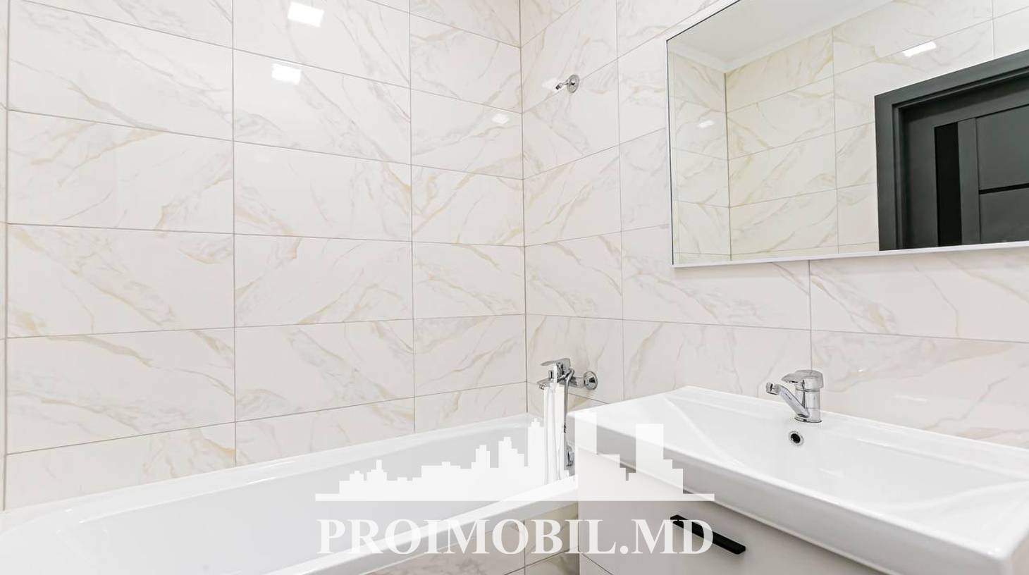 https://images.proimobil.md/p6rDhhu7IPykoDOdEKq0BHPtj2H2ygev2TsJexCDA20/watermark:0.75:so:0:30:0.39/resize:fill:1460:816:1/gravity:ce/bG9jYWw6Ly8vZXN0YXRlL2xyL2RiOTE3NjBkLWRkNzMtNDEzOC04YmQxLWRhZTU5ODc1YWFlNC5qcGVn
