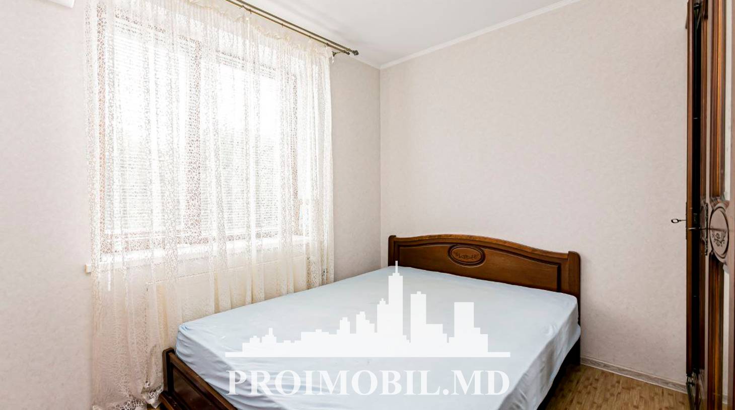 https://images.proimobil.md/pATgT-va2PdsekjFM6gT1e5Otc-_EFp2As2oY7XFBfE/watermark:0.75:so:0:30:0.39/resize:fill:1460:816:1/gravity:ce/bG9jYWw6Ly8vZXN0YXRlL2xyLzg2Zjc5ZjhhLWYzNWYtNDg1MC04ZWRlLWZiZjZjMTM0ZmJkNS5qcGVn