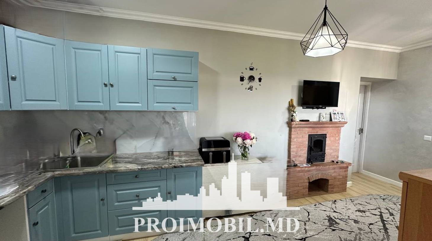 https://images.proimobil.md/pBIlLEycxtwz0m1-jLg5JNuDdc7ycSWjPEqnhZ4Ndu4/watermark:0.75:so:0:30:0.39/resize:fill:1460:816:1/gravity:ce/bG9jYWw6Ly8vZXN0YXRlL2xyL2MyMDljYmE3LWMyYjEtNDAwYy1iYzRiLTE0ZWRmZmEzNzc5MS5qcGVn
