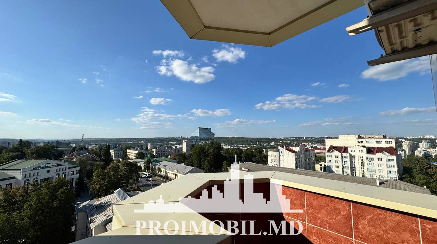 https://images.proimobil.md/pDzcOggL0lmK72xdO1dFQHqLPFN0CM4dnka7QrWfmfY/watermark:0.75:so:0:30:0.39/resize:fill:1460:816:1/gravity:ce/bG9jYWw6Ly8vZXN0YXRlL2xyLzMzMTU3M2U4LTEwZjYtNGVjMy05M2U4LTVkNzBmN2Q3Nzk5Ni5qcGVn