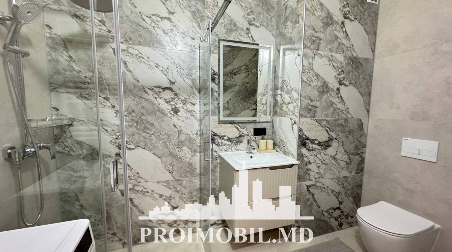 https://images.proimobil.md/pIrWqq4YNeBJsYwvPkZjv88h_sfI70r16netE1xG4tk/watermark:0.75:so:0:30:0.39/resize:fill:1460:816:1/gravity:ce/bG9jYWw6Ly8vZXN0YXRlL2xyLzJhYmI1ZWQwLTZmYjQtNGRjOC05YTNkLWFiYzA5NzY4MWM1MS5qcGVn