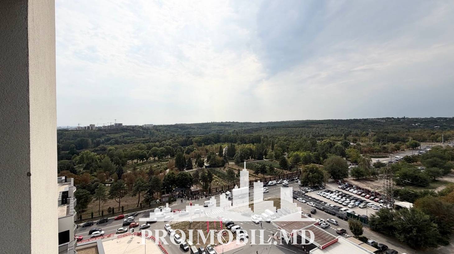 https://images.proimobil.md/pJQVU3y0zKfXmP_ADnFw8cRo0EM8L2C0HEzs-ukr5kE/watermark:0.75:so:0:30:0.39/resize:fill:1460:816:1/gravity:ce/bG9jYWw6Ly8vZXN0YXRlL2xyL2NhNTc0ODMyLWM3MmUtNDVlZi1iMjVjLWZiMmU2MTBmMWE1Mi5qcGVn