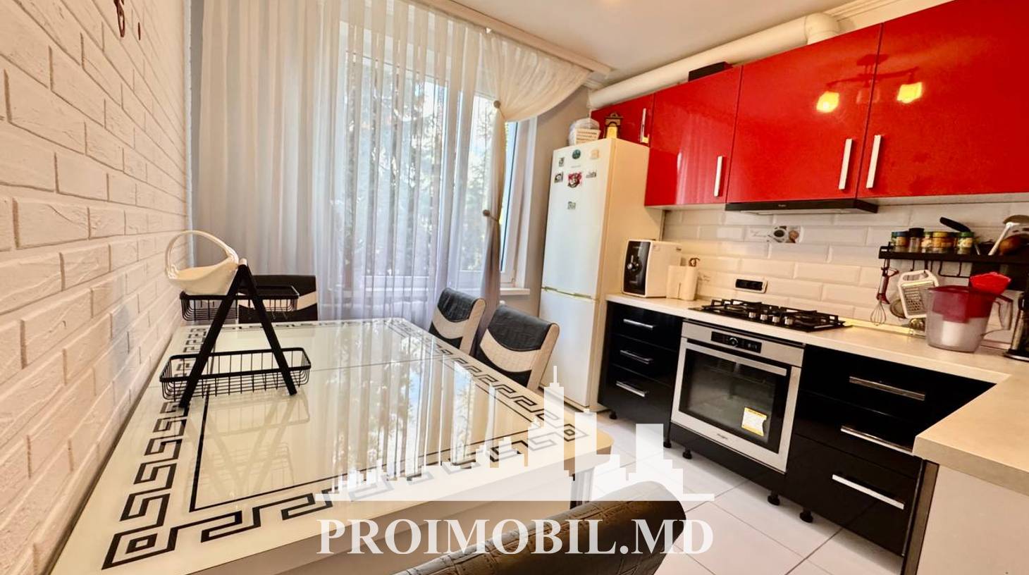 https://images.proimobil.md/pLAAZtpcJt1nhrHmmuuB2MqOjY6Z35e319kj_lT_N_E/watermark:0.75:so:0:30:0.39/resize:fill:1460:816:1/gravity:ce/bG9jYWw6Ly8vZXN0YXRlL2xyL2JkYjc4NzMyLTkxNDYtNGIwZS1iZGE3LTViNTg3OGM0MzlhMS5qcGVn