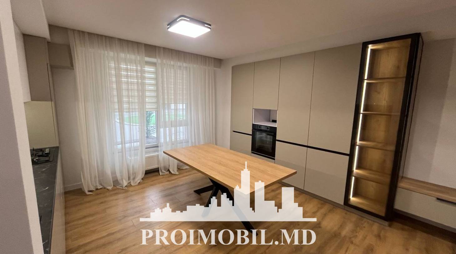 https://images.proimobil.md/pNd8rvWm84xHfC0QC-kymZ1WEiJ6uZcDQSYz1k16NDU/watermark:0.75:so:0:30:0.39/resize:fill:1460:816:1/gravity:ce/bG9jYWw6Ly8vZXN0YXRlL2xyL2YzZjJkYjVkLWIzZDQtNDQxNi1iMGI3LTkyNmRlMTNmZDQ0Yy5qcGVn