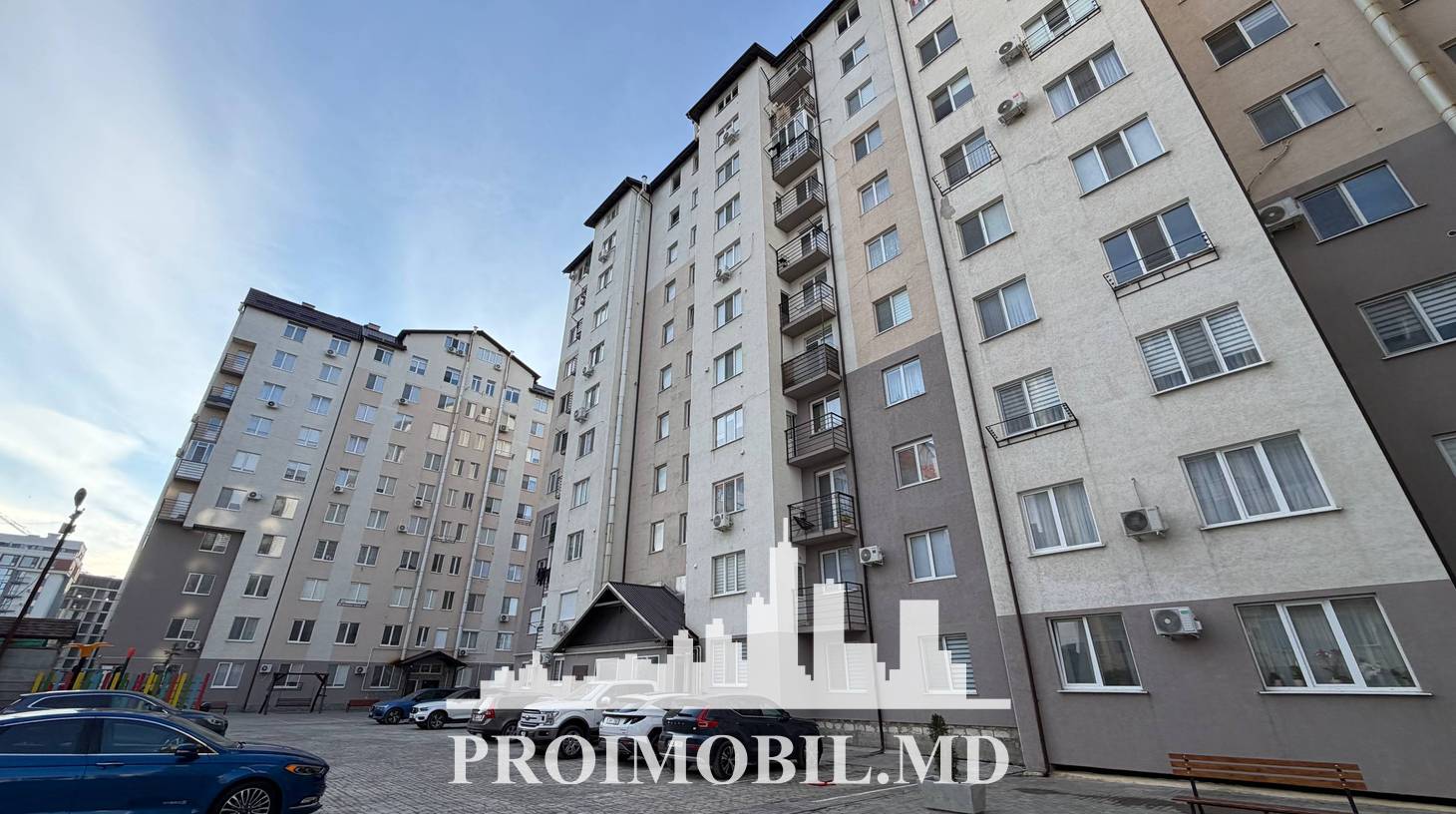 https://images.proimobil.md/pPhk_ATd_O-pbgYaS7-9_XG0udCinjojjtxFs5ud48w/watermark:0.75:so:0:30:0.39/resize:fill:1460:816:1/gravity:ce/bG9jYWw6Ly8vZXN0YXRlL2xyL2I0ZTAxM2JmLTM1YmItNGMzNy05NWVjLTUzYzdhODk2NWIyMi5qcGVn