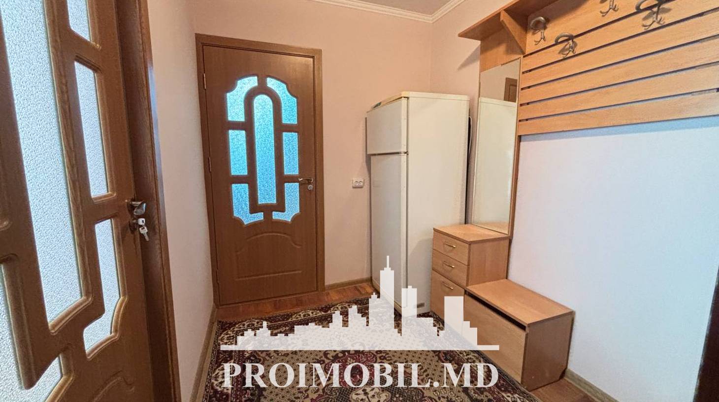 https://images.proimobil.md/pQKwV3RB6ik88QF1QmTKR1rLDVJbkMuEaJj5_iqmV1A/watermark:0.75:so:0:30:0.39/resize:fill:1460:816:1/gravity:ce/bG9jYWw6Ly8vZXN0YXRlL2xyLzMzZDcwYzI0LTkwM2MtNDliMC04NGYxLTAxNmYzODJmZjEyMC5qcGVn