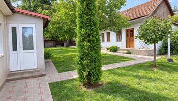 https://images.proimobil.md/pQdDX0cGaymjIBImkllW37UaNiToPkAj1QN0-_ROHT4/resize:fill:350:198:1/gravity:ce/bG9jYWw6Ly8vZXN0YXRlL2xyL2VkMDdiNmIxLTkwODItNDI4ZS1hMWIwLTU0YmZlYWJjYjY3Zi5qcGVn