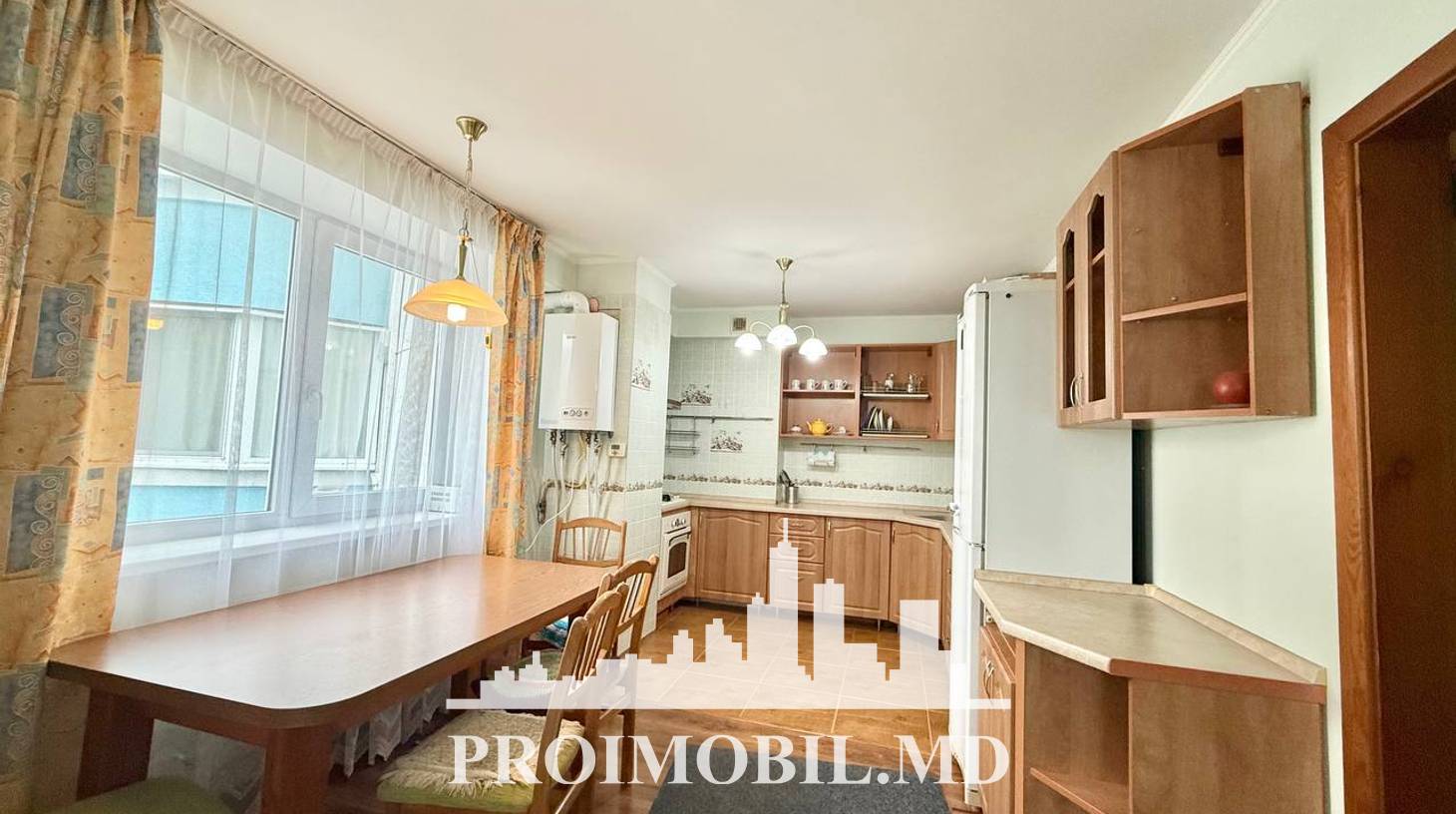https://images.proimobil.md/pRbFs2TCNKLDQWQECNvR8IcoE8iXF9VQqPgxpWuIQHw/watermark:0.75:so:0:30:0.39/resize:fill:1460:816:1/gravity:ce/bG9jYWw6Ly8vZXN0YXRlL2xyLzM5YWFmYTFiLWRkYzQtNGQwYy05N2NkLTg3MGQ1MGM3NjRlNy5qcGVn