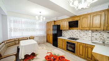 https://images.proimobil.md/pThxNq1vdc0roX9ateeHaq9YqUjUqfNlpvGTjVuPjy8/resize:fill:350:198:1/gravity:ce/bG9jYWw6Ly8vZXN0YXRlL2xyLzZlMmY1ZjExLWVkMjItNGE4Zi1hODk5LTE2MmVmMjc4MjJjZS5qcGVn