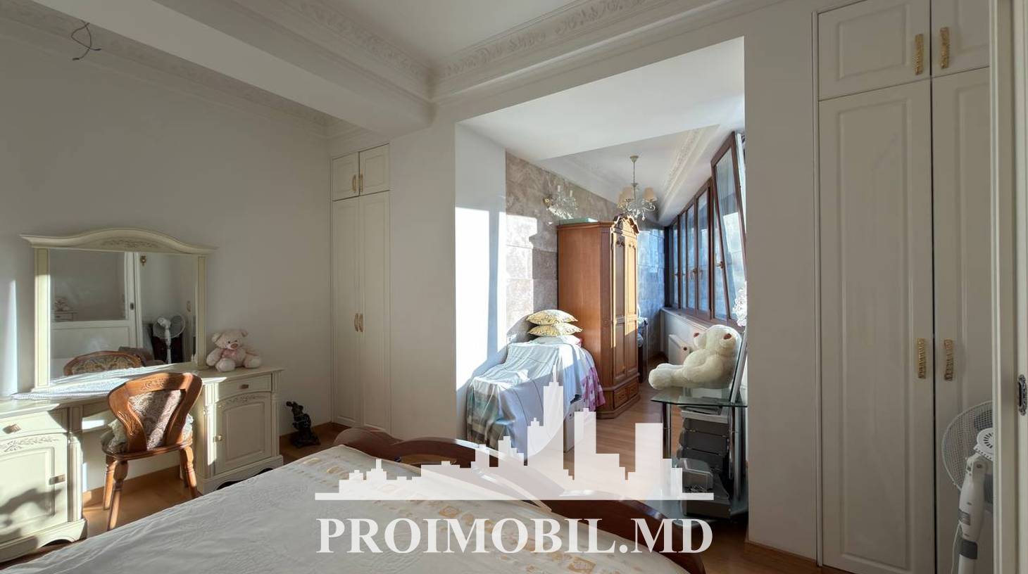 https://images.proimobil.md/pUpGCS2OOJKuYAZK2vPY7zPEdXxVv72LZnFb2xof5B4/watermark:0.75:so:0:30:0.39/resize:fill:1460:816:1/gravity:ce/bG9jYWw6Ly8vZXN0YXRlL2xyL2U1YjVkYTA5LTVhYTAtNDJjNy04NTk3LWNkMTdiODk2YzQ2YS5qcGVn