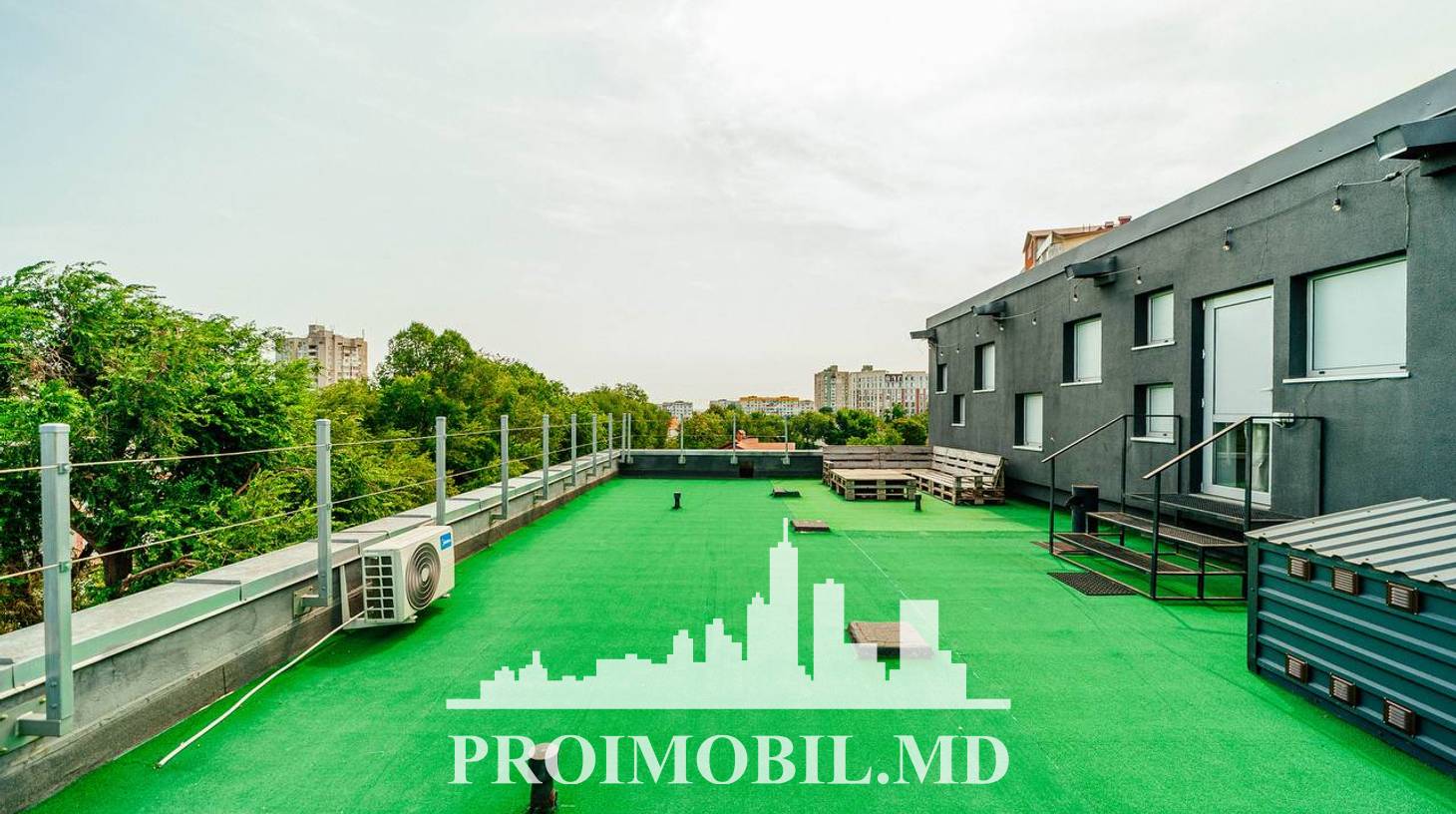 https://images.proimobil.md/pVVahlbf9xzYSXZIma_FfSGg_S6XCduKoOPSq9SdpKg/watermark:0.75:so:0:30:0.39/resize:fill:1460:816:1/gravity:ce/bG9jYWw6Ly8vZXN0YXRlL2xyLzc0NjdiNjViLTFhYmMtNGQyMS05NmRmLThhZDhlYTlhZTZlNS5qcGVn