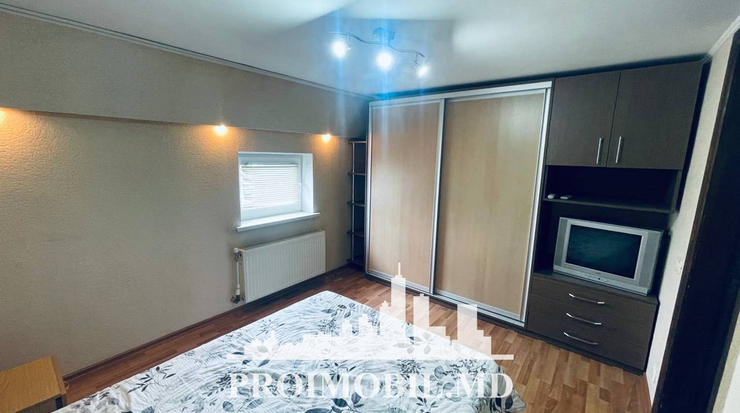 https://images.proimobil.md/pVYj5iPAztYam3Io04OTji7Dg-I_cSjL9b0lH6Rj114/watermark:0.75:so:0:30:0.39/resize:fill:1460:816:1/gravity:ce/bG9jYWw6Ly8vZXN0YXRlL2xyLzczYWVlMjJjLWU0Y2QtNDY1ZC05MzRkLWZiYjg0YjYxNWIxNy5qcGVn