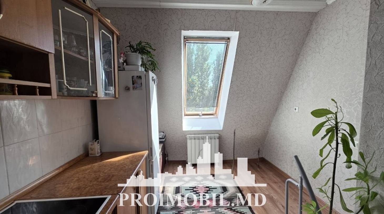 https://images.proimobil.md/pVs5pFT2s5xqrIK9SamtBZ_8J-arRSzXVQ8ulZ_d3AM/watermark:0.75:so:0:30:0.39/resize:fill:1460:816:1/gravity:ce/bG9jYWw6Ly8vZXN0YXRlL2xyL2UyYjA5OWE3LWUxY2YtNGJjZS1hMTQzLWU4MmJhZGNiY2Y0NS5qcGVn