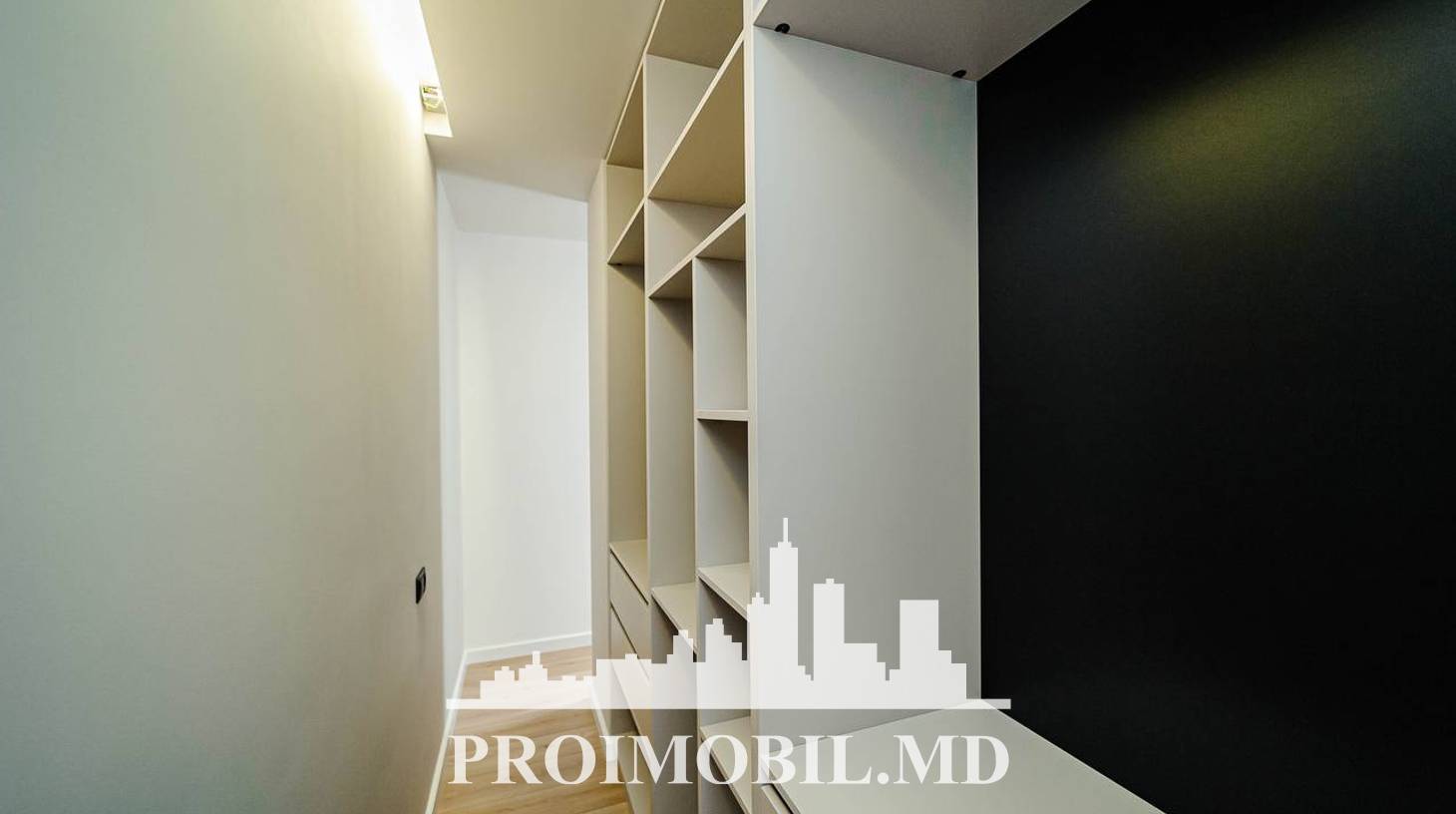 https://images.proimobil.md/pWizpbCVOJoqjEAI8F2IF6D_VPT3fg3RLrqEMfAJdew/watermark:0.75:so:0:30:0.39/resize:fill:1460:816:1/gravity:ce/bG9jYWw6Ly8vZXN0YXRlL2xyLzAwNDUzMzVmLTQyY2ItNGVlMi1hZjRhLTkyZjAyYzE2Mzg5My5qcGVn