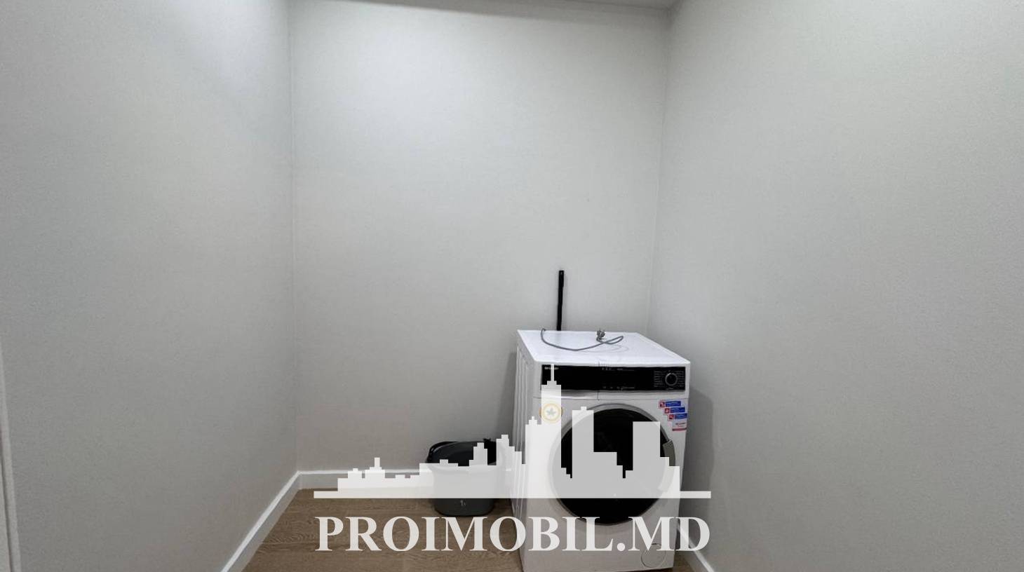 https://images.proimobil.md/pXZKfG24Fi3ER6rBpnHKBqej2mjk5Fi--ZgsyCoRAOo/watermark:0.75:so:0:30:0.39/resize:fill:1460:816:1/gravity:ce/bG9jYWw6Ly8vZXN0YXRlL2xyLzUxN2UzNDhmLTIxNjgtNDllNy1hNTUyLTNkYmQxNzRhZDdiMi5qcGVn
