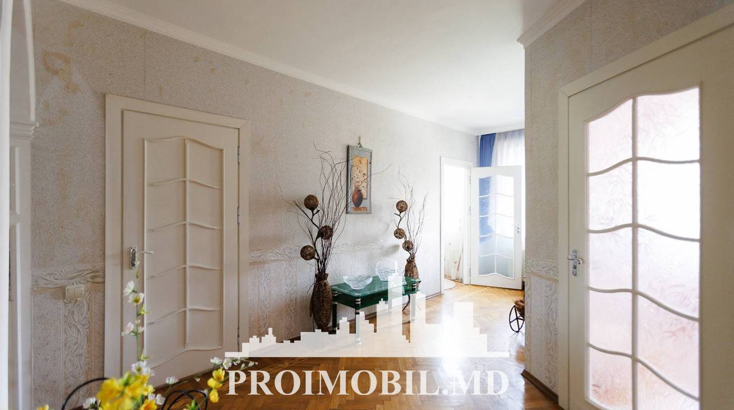 https://images.proimobil.md/pYNRLXnAa2Q78kOAygQLcKYm_ZJQcpiuL-FKY2x0xRc/watermark:0.75:so:0:30:0.39/resize:fill:1460:816:1/gravity:ce/bG9jYWw6Ly8vZXN0YXRlL2xyL2YxNDY4MTYzLTVjMDktNDhhYy04MDUyLWMxN2IzZDk4ZDVhOS5qcGVn