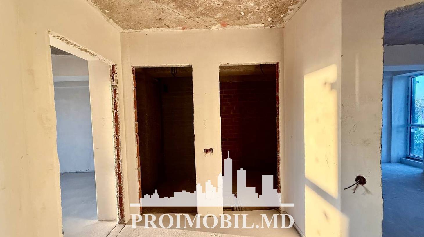 https://images.proimobil.md/pZYh0D8ul_K4oNPvimrnUQLhFwGC_PdWeSV7y33cApo/watermark:0.75:so:0:30:0.39/resize:fill:1460:816:1/gravity:ce/bG9jYWw6Ly8vZXN0YXRlL2xyL2QwNjcwNWYzLWI1NDEtNGUwNS1hMTdjLTFkYTU3YzdjMTNjNC5qcGVn